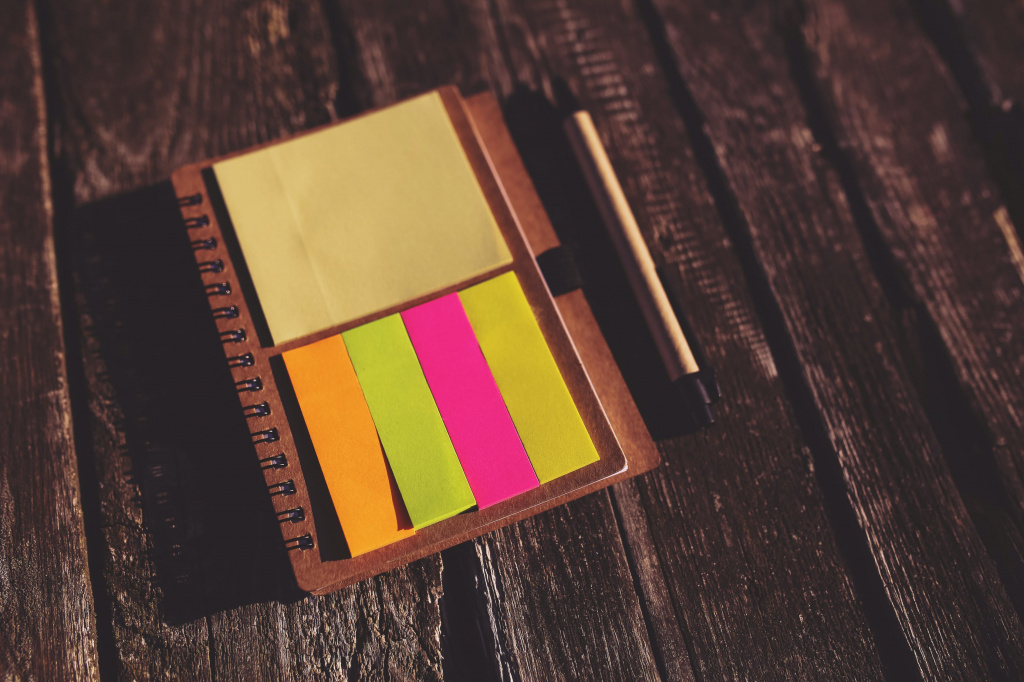 office-notes-colorful-paper.jpg